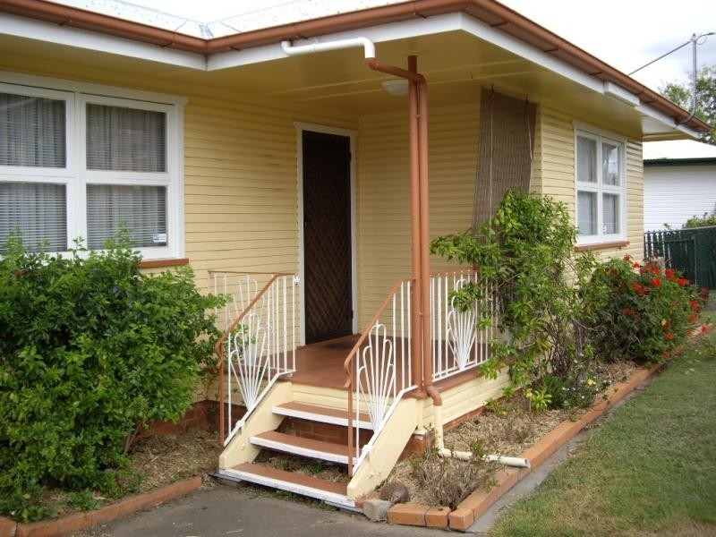 25 Blaxland Street, Eastern Heights QLD 4305