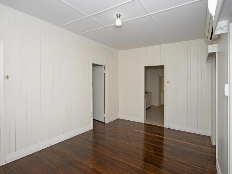 19 Hooper Street, West Ipswich QLD 4305
