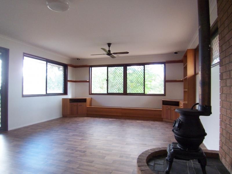 111 Mary Street, Blackstone QLD 4304