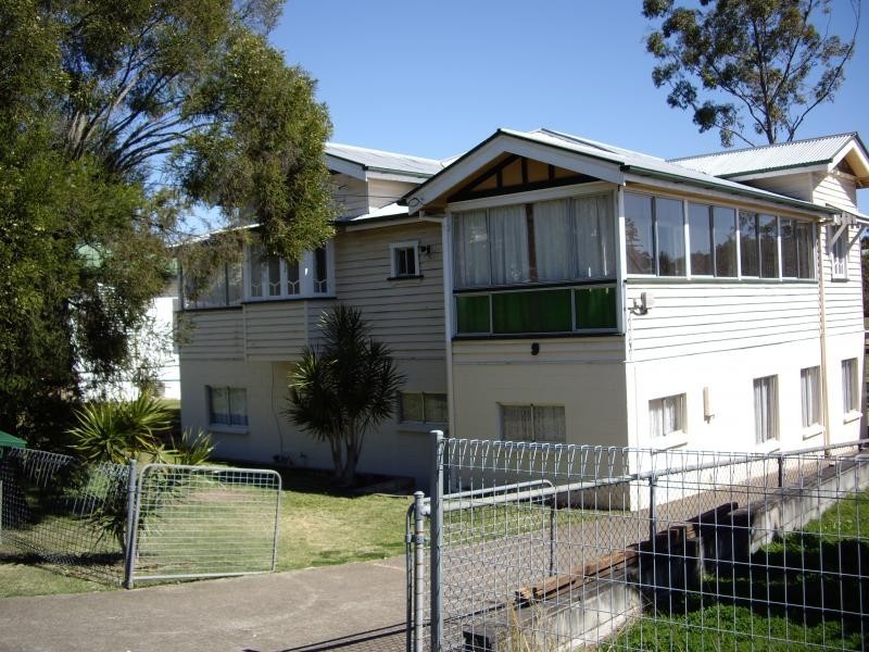 9 Lusitania Street, Newtown QLD 4305