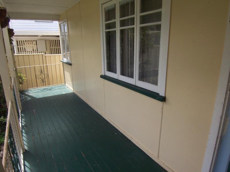 9 Fitzgerald St, North Ipswich QLD 4305