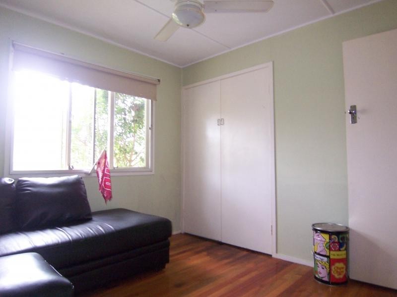 27 Kynance Street, Leichhardt QLD 4305