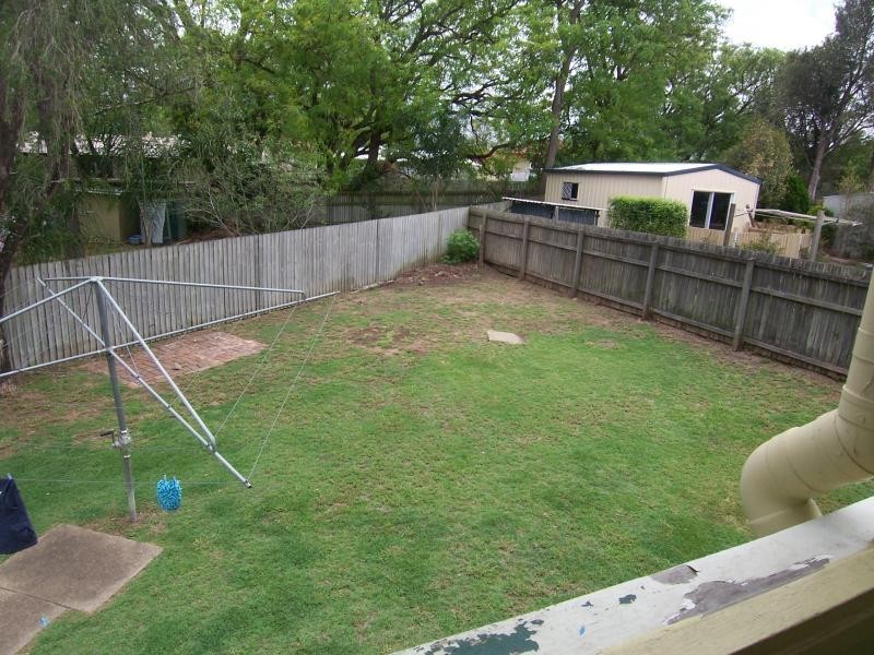 27 Kynance Street, Leichhardt QLD 4305