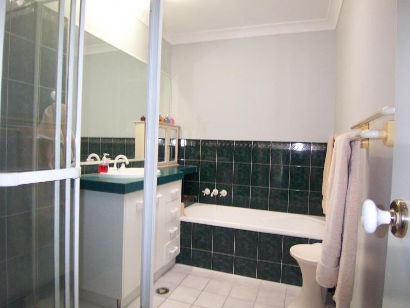 1 and 2 /10 Jocelyn Court, Raceview QLD 4305