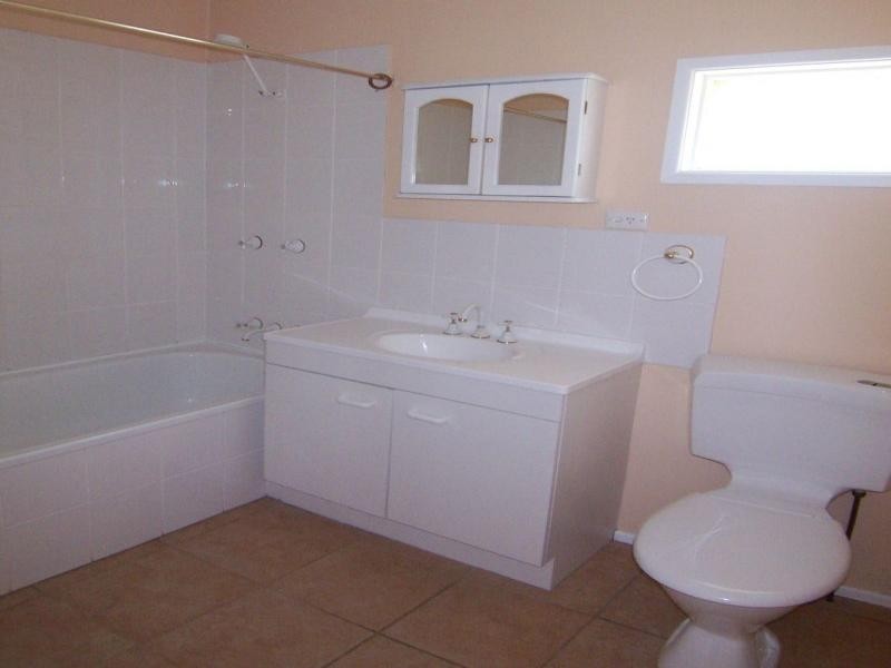 44 Frederick St, Newtown QLD 4305