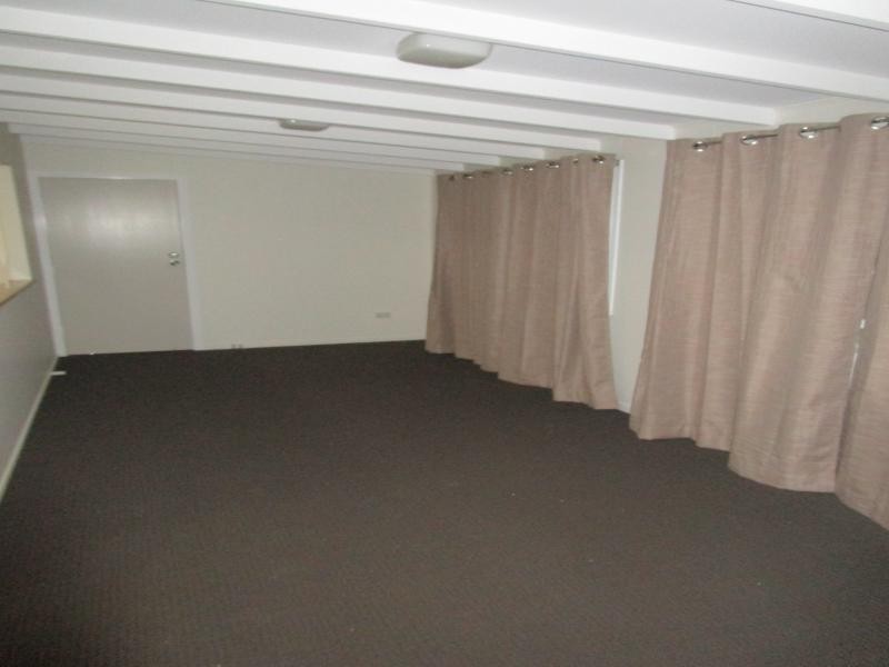 3 Blaxland Street, Eastern Heights QLD 4305