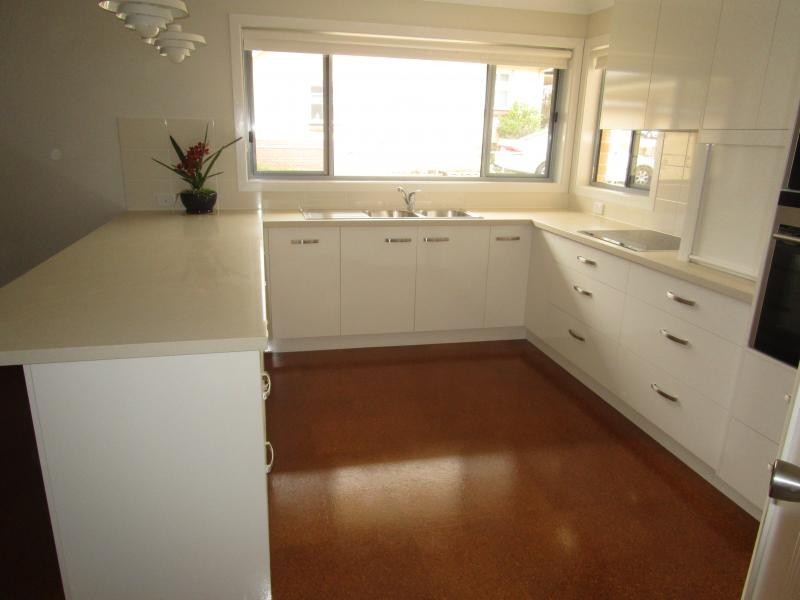 72 Blackstone Road, Silkstone QLD 4304