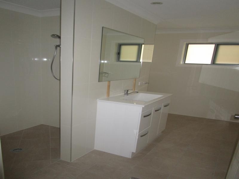 72 Blackstone Road, Silkstone QLD 4304