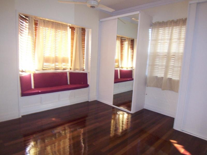 7 Molloy Street, Silkstone QLD 4304