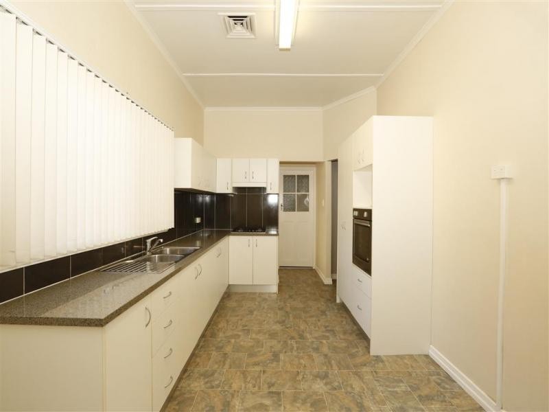 27 Bridge Street, North Booval QLD 4304