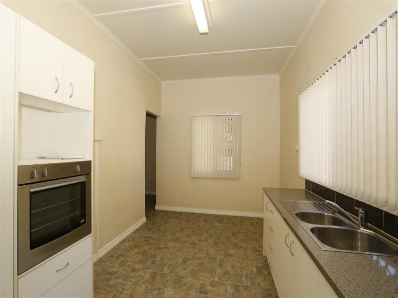 27 Bridge Street, North Booval QLD 4304