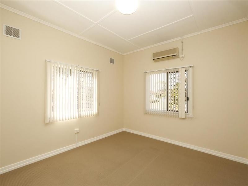 27 Bridge Street, North Booval QLD 4304