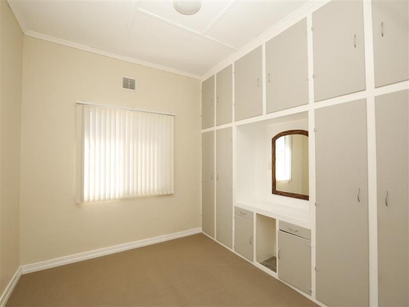 27 Bridge Street, North Booval QLD 4304