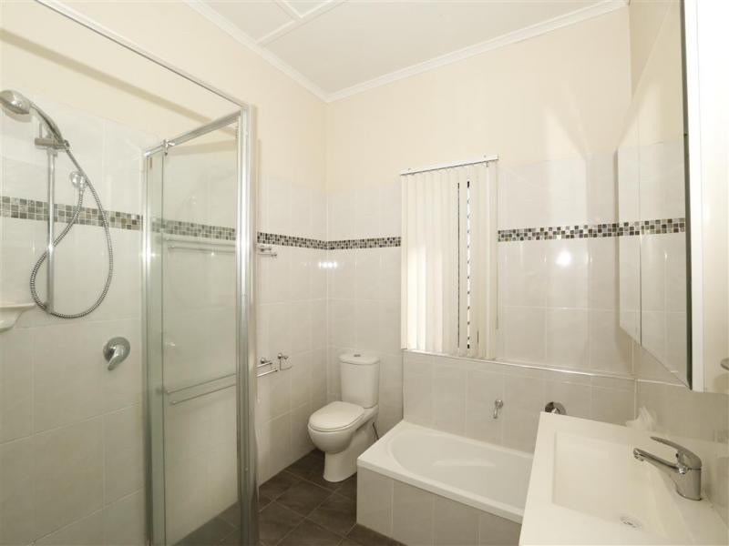 27 Bridge Street, North Booval QLD 4304