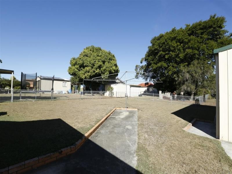 27 Bridge Street, North Booval QLD 4304