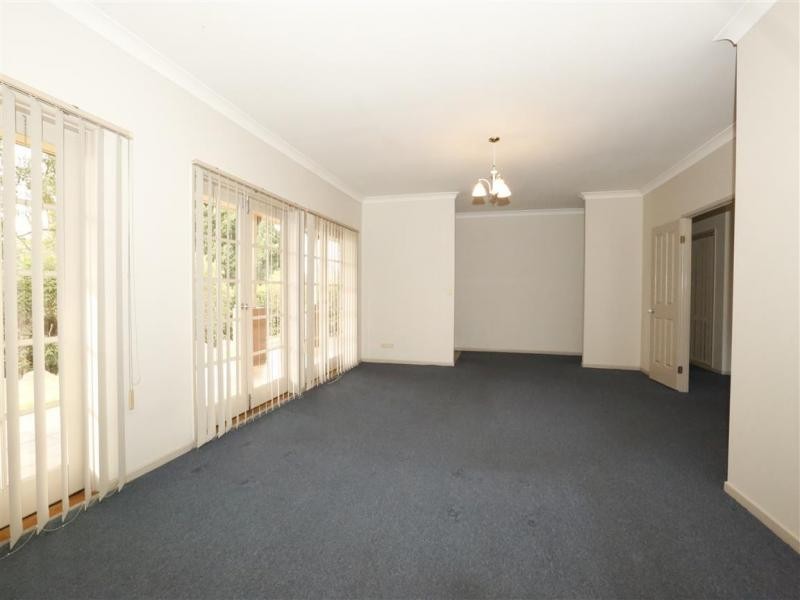 1 Lakewood Court, Flinders View QLD 4305
