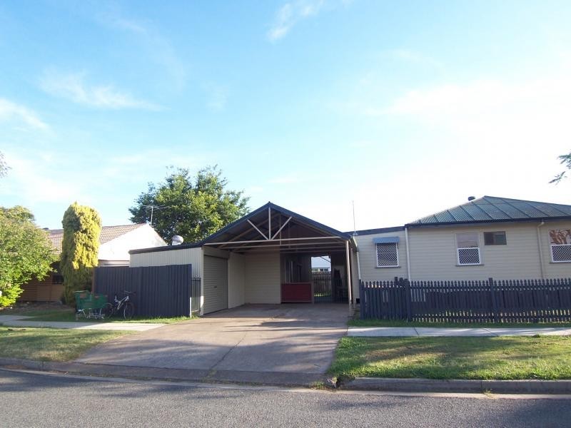 7 Molloy Street, Silkstone QLD 4304