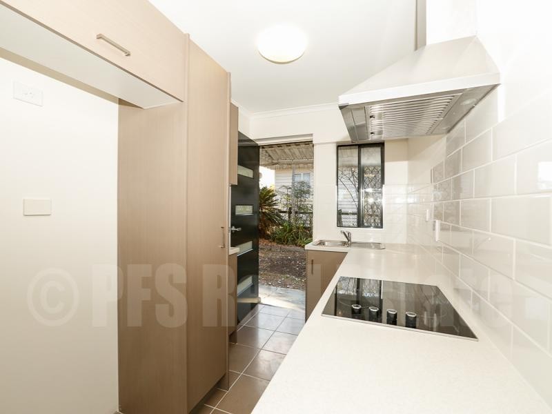2/166 Blackstone Road, Silkstone QLD 4304