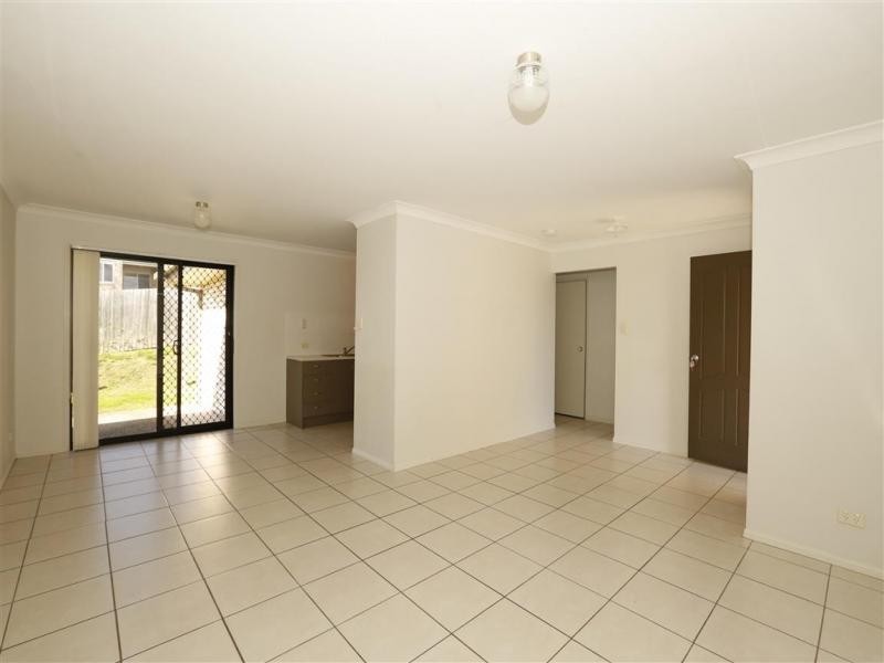 8b Phoenix Court, Churchill QLD 4305