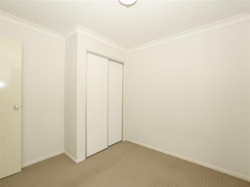 8b Phoenix Court, Churchill QLD 4305