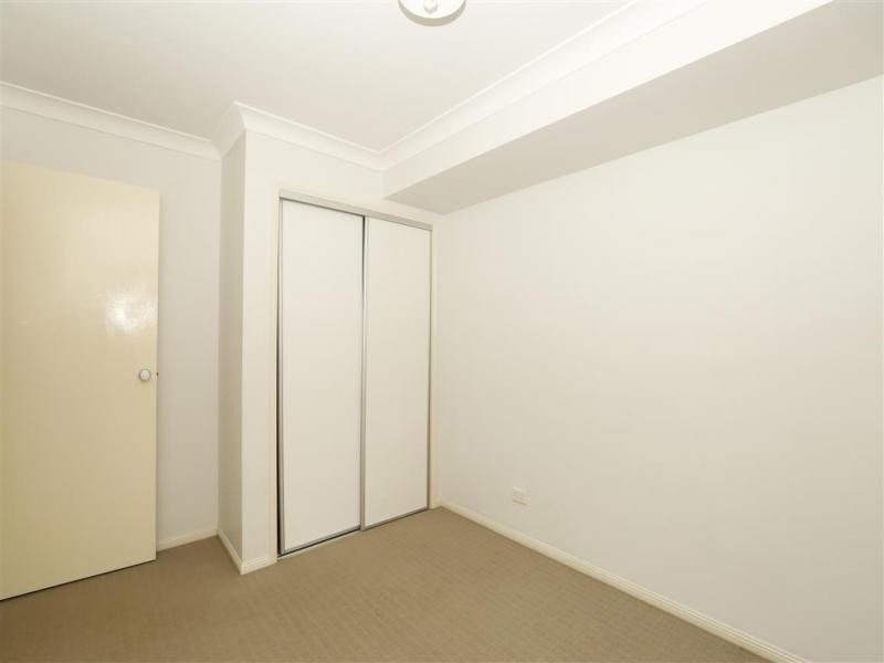 8b Phoenix Court, Churchill QLD 4305