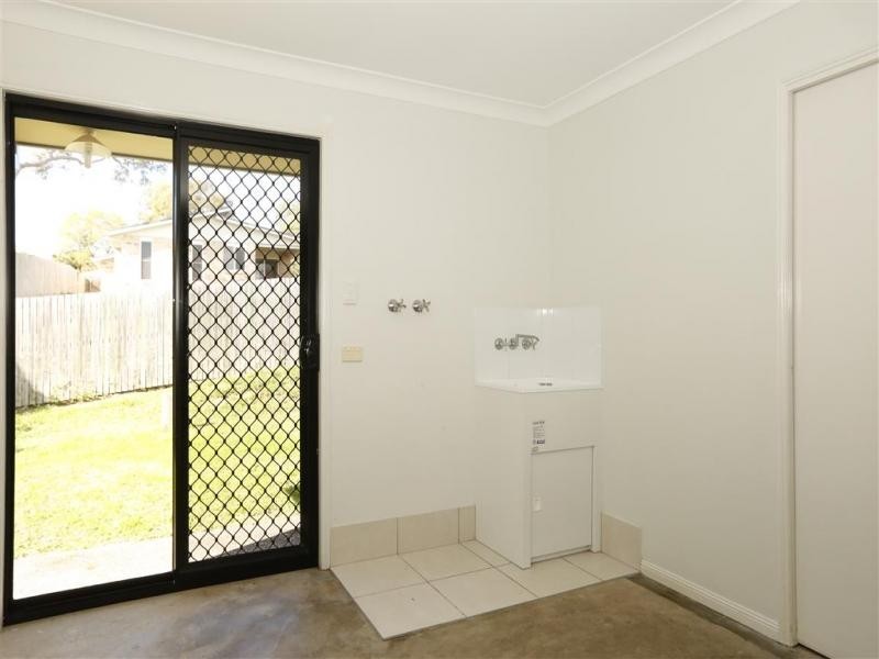 8b Phoenix Court, Churchill QLD 4305