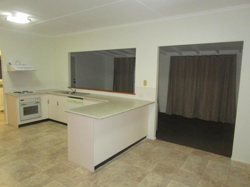 3 Blaxland Street, Eastern Heights QLD 4305