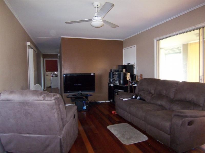 77 Robertson Road, Raceview QLD 4305