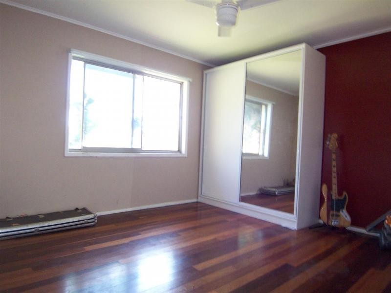 77 Robertson Road, Raceview QLD 4305