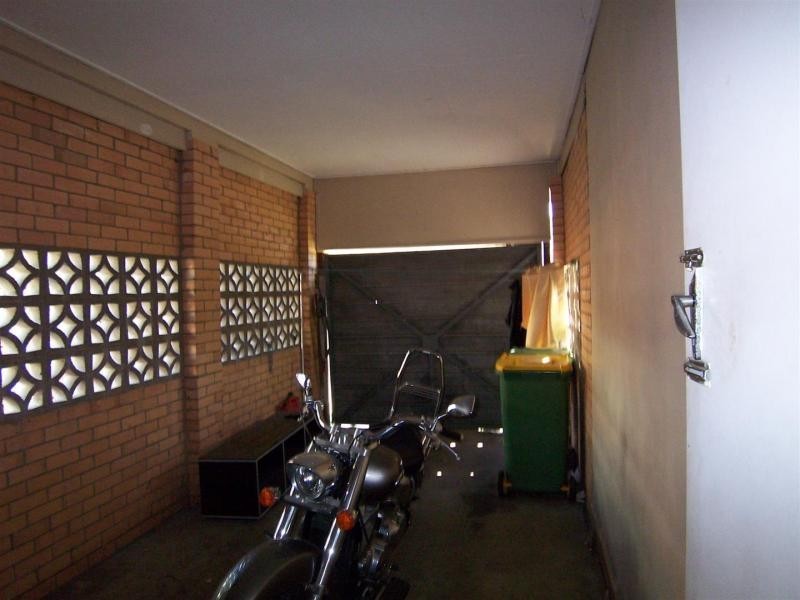 77 Robertson Road, Raceview QLD 4305