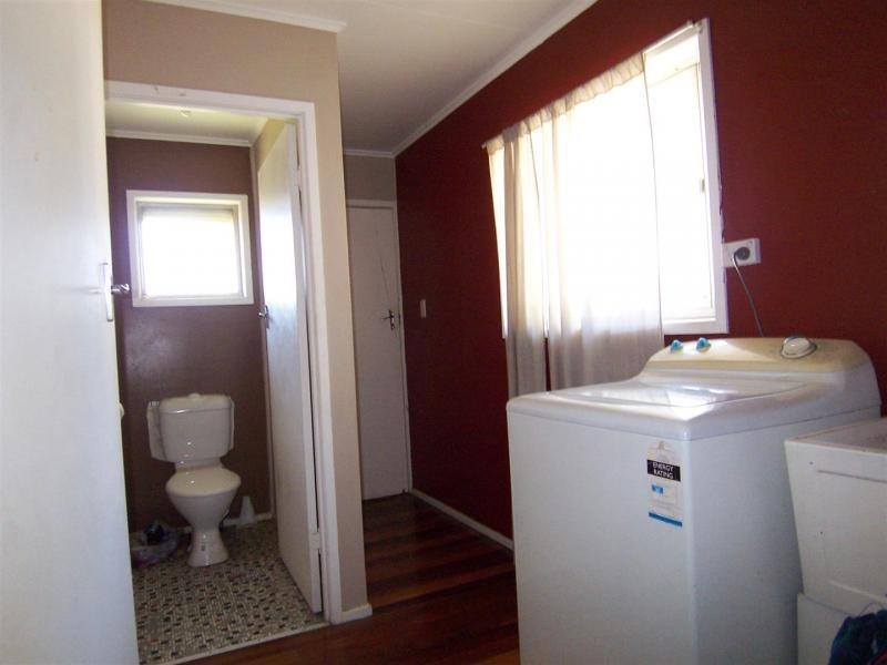 77 Robertson Road, Raceview QLD 4305