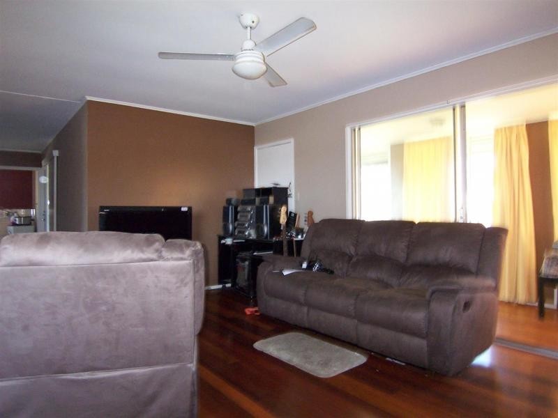 77 Robertson Road, Raceview QLD 4305