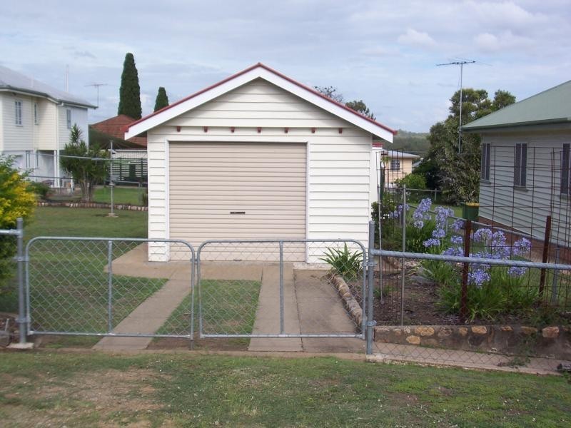 9 Kitchener Street, Booval QLD 4304