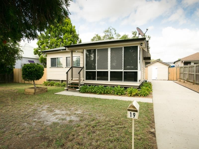 19 Chubb Street, One Mile QLD 4305