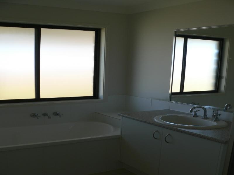 1/2 Claydon Place, Rosewood QLD 4340