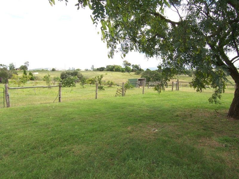 10 Linnings Rd, Haigslea QLD 4306