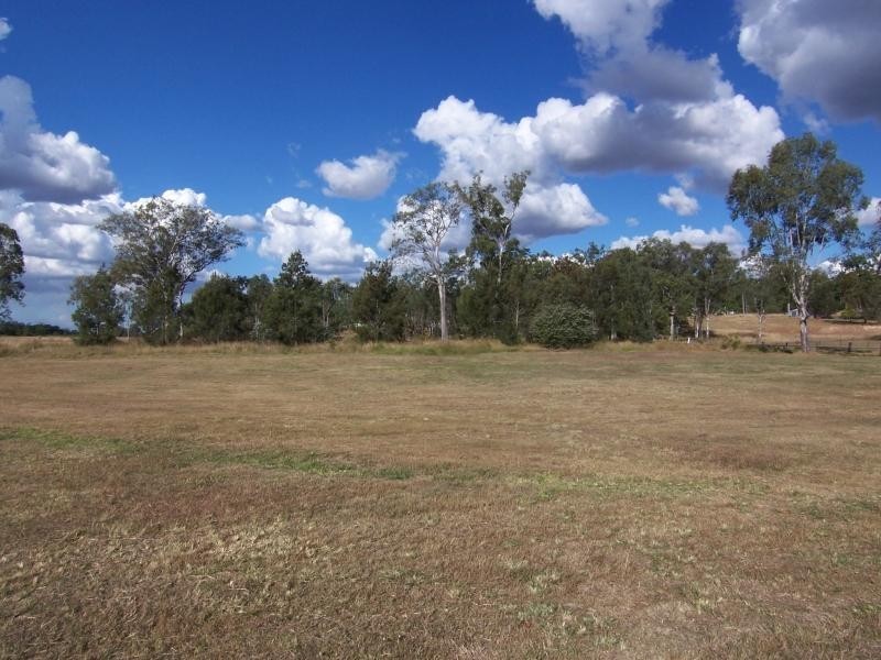 10 School Road, Grandchester QLD 4340