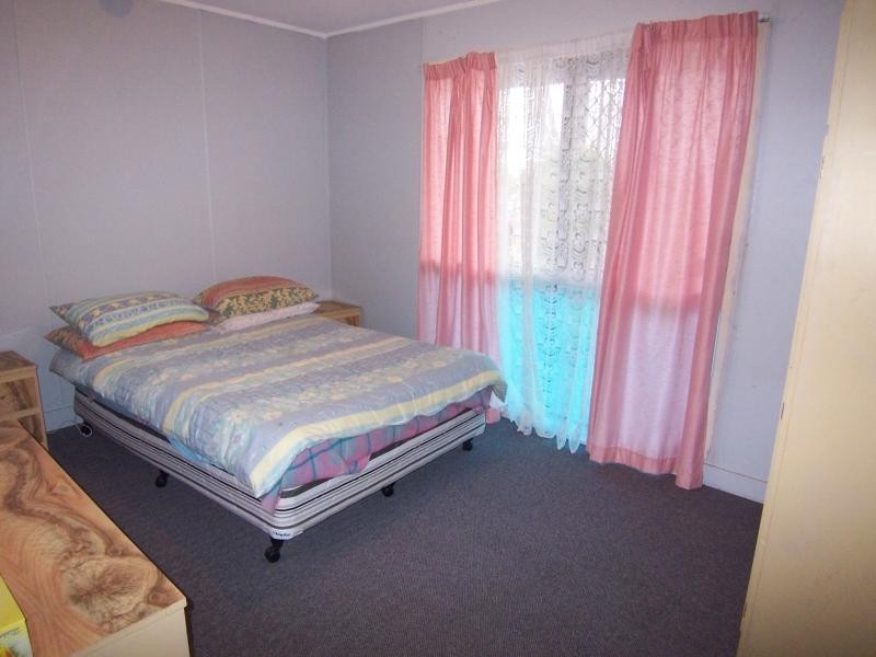 27 Bell Street, Walloon QLD 4306