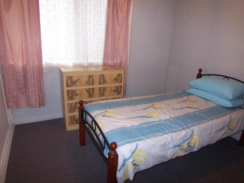 27 Bell Street, Walloon QLD 4306