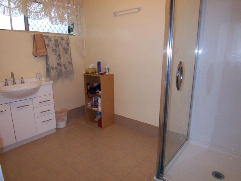 27 Bell Street, Walloon QLD 4306