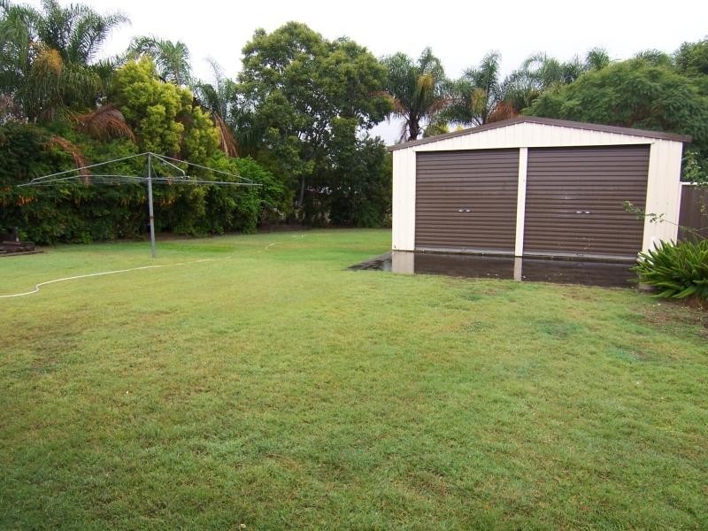 27 Bell Street, Walloon QLD 4306