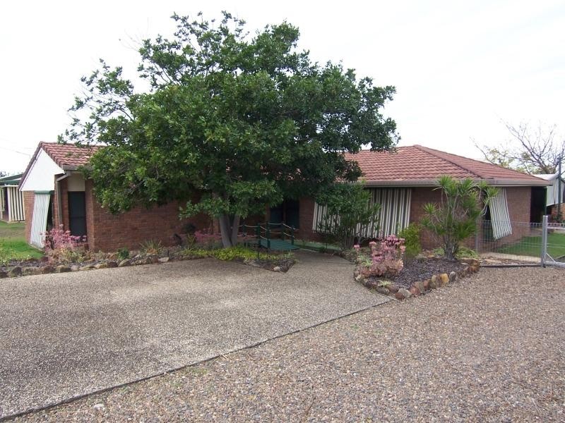 8 Farrell Drive, Walloon QLD 4306
