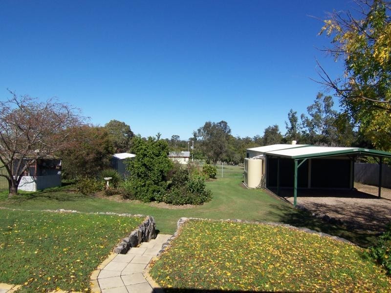 8 Farrell Drive, Walloon QLD 4306