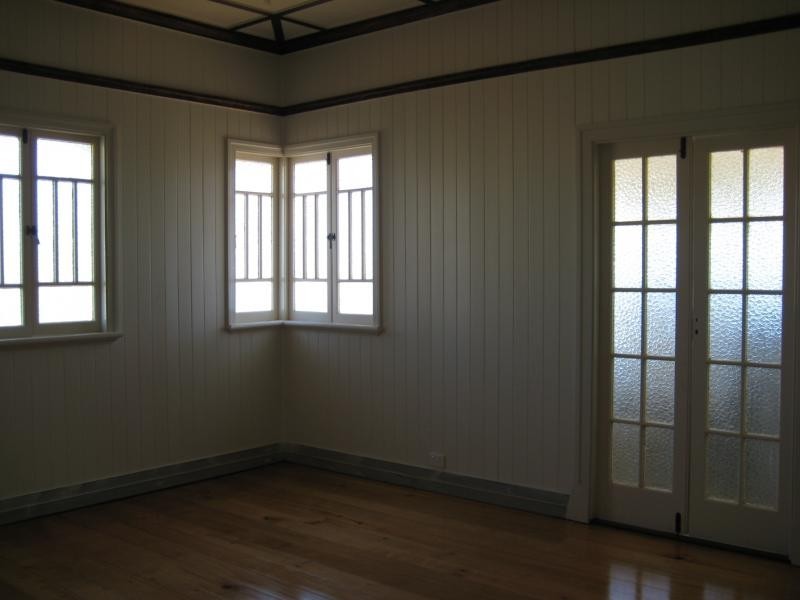 30 Daniel Street, Lowood QLD 4311