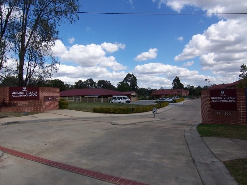 195 Warwick Rd, Churchill QLD 4305
