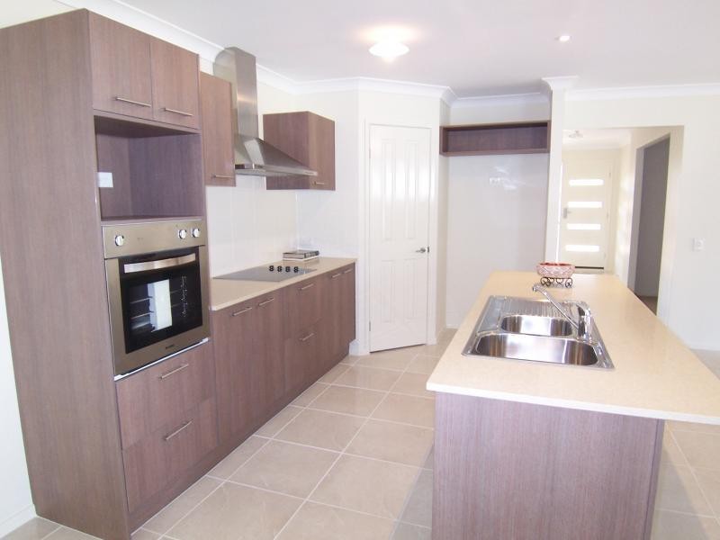 21 Warren Court, Willowbank QLD 4306