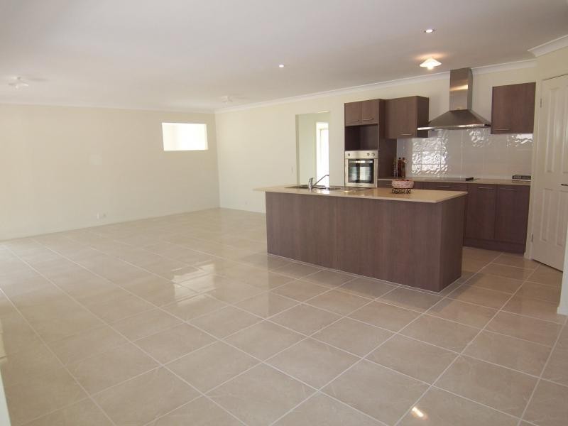 21 Warren Court, Willowbank QLD 4306