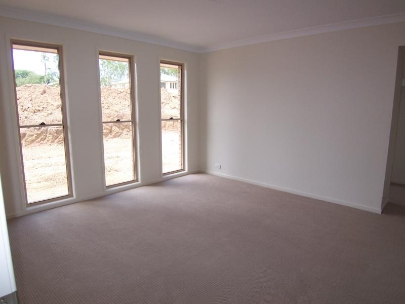 21 Warren Court, Willowbank QLD 4306