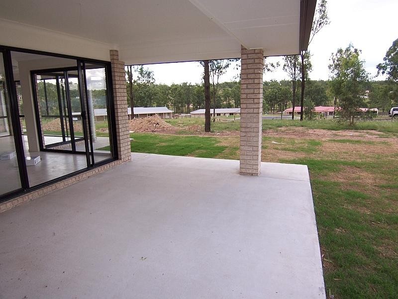 9 Thompson Ct, Kensington Grove QLD 4341