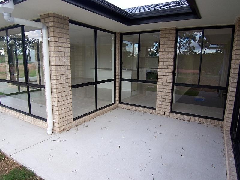 9 Thompson Ct, Kensington Grove QLD 4341